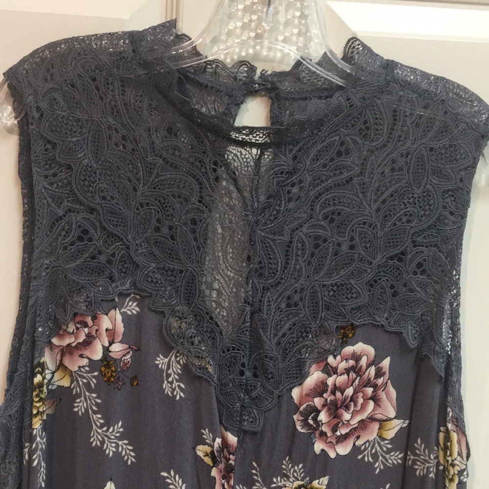 Floral Lace Trim Women Top - Picture 2 of 7